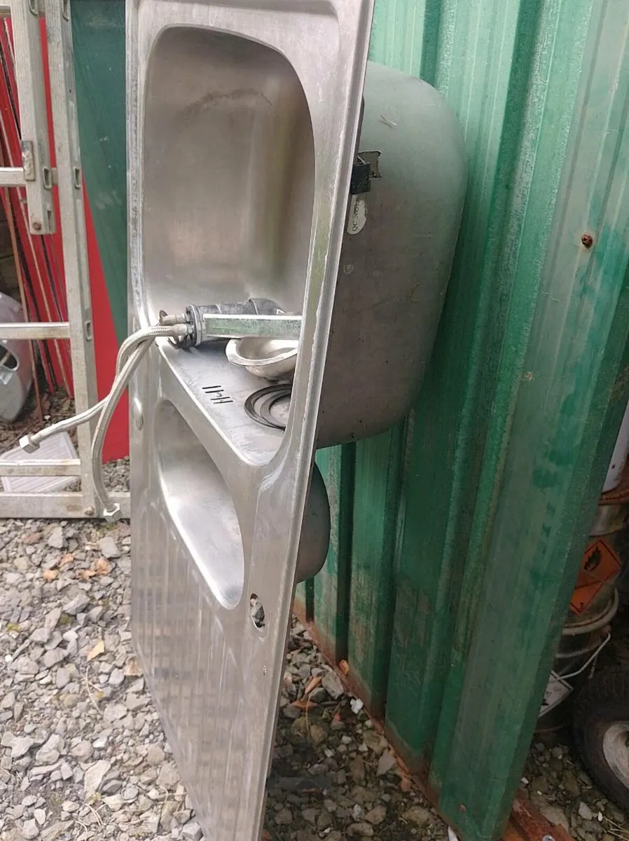 Stainless steel sink with drainer - Image 3