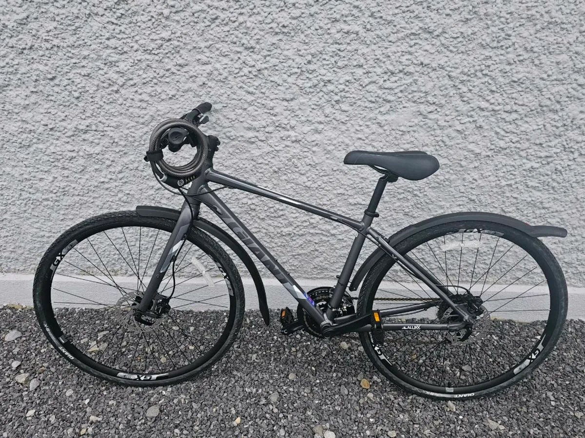Giant Escape 2 Disc Mens Hybrid Bike - Matte Black - Image 1