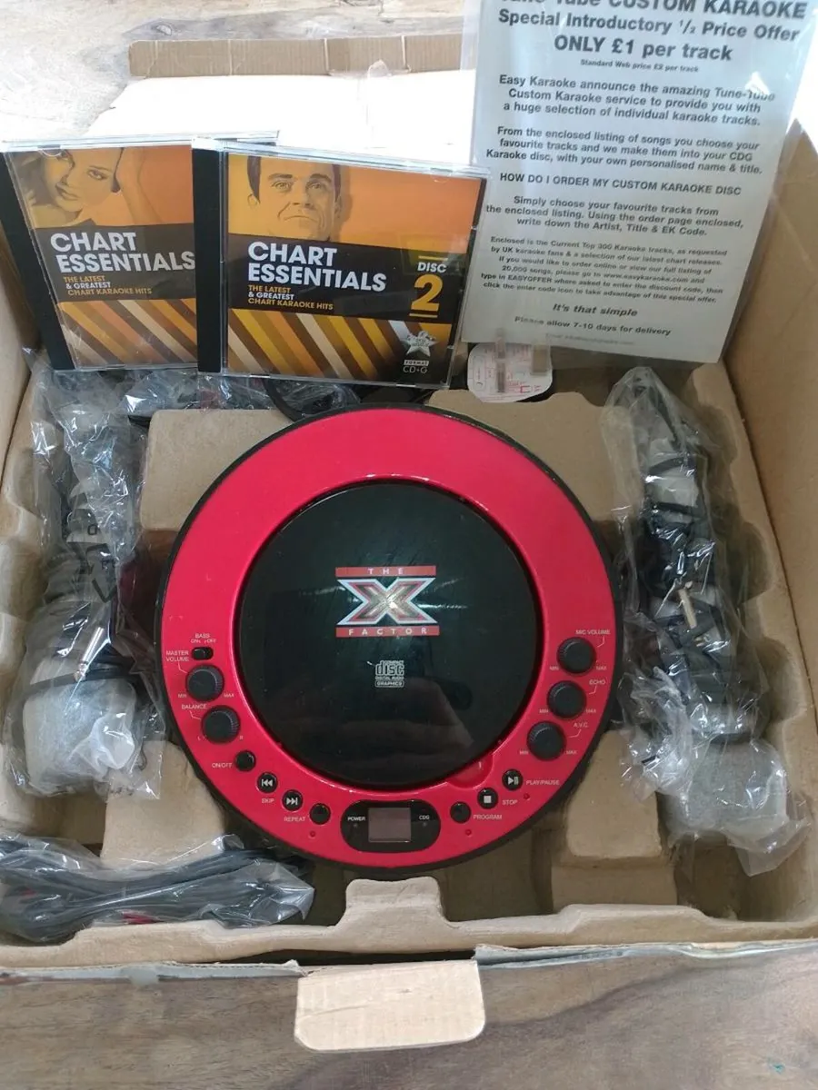 X factor karaoke machine with 2 microphones - Image 1