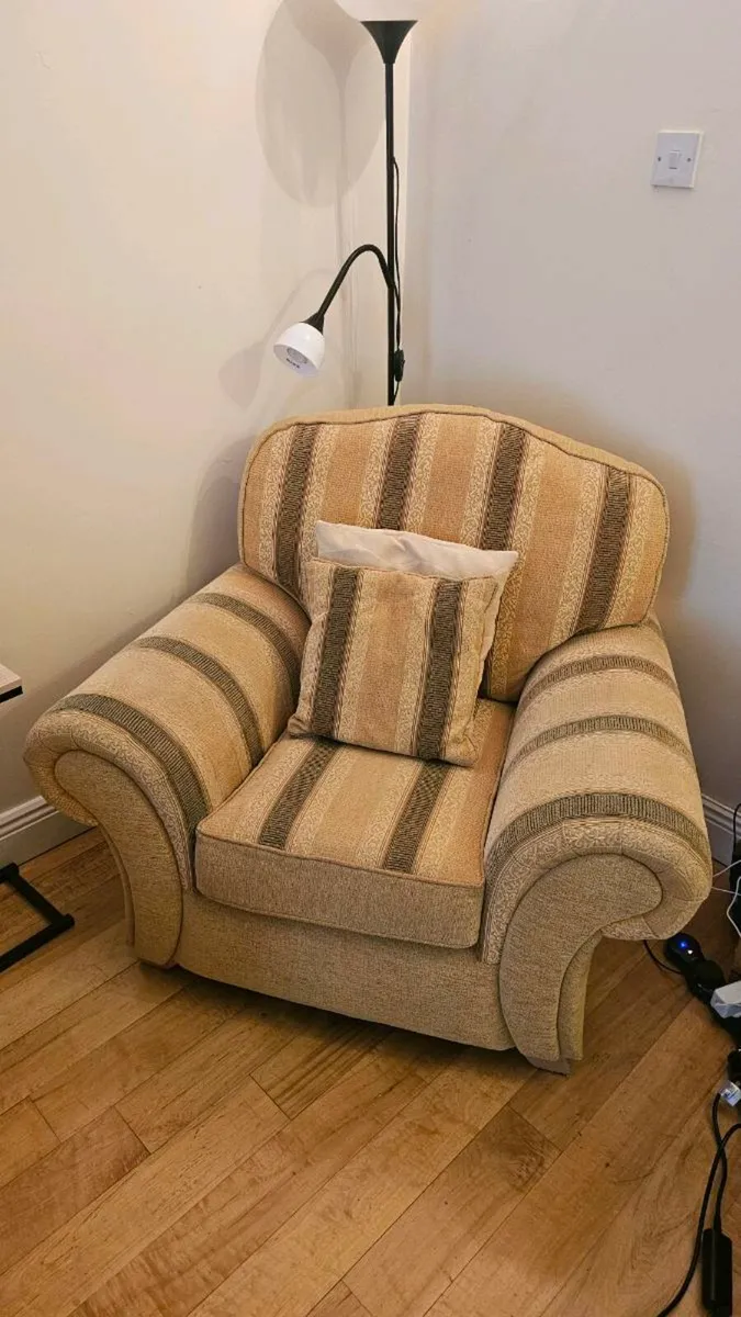 3 Piece Suite - Image 2