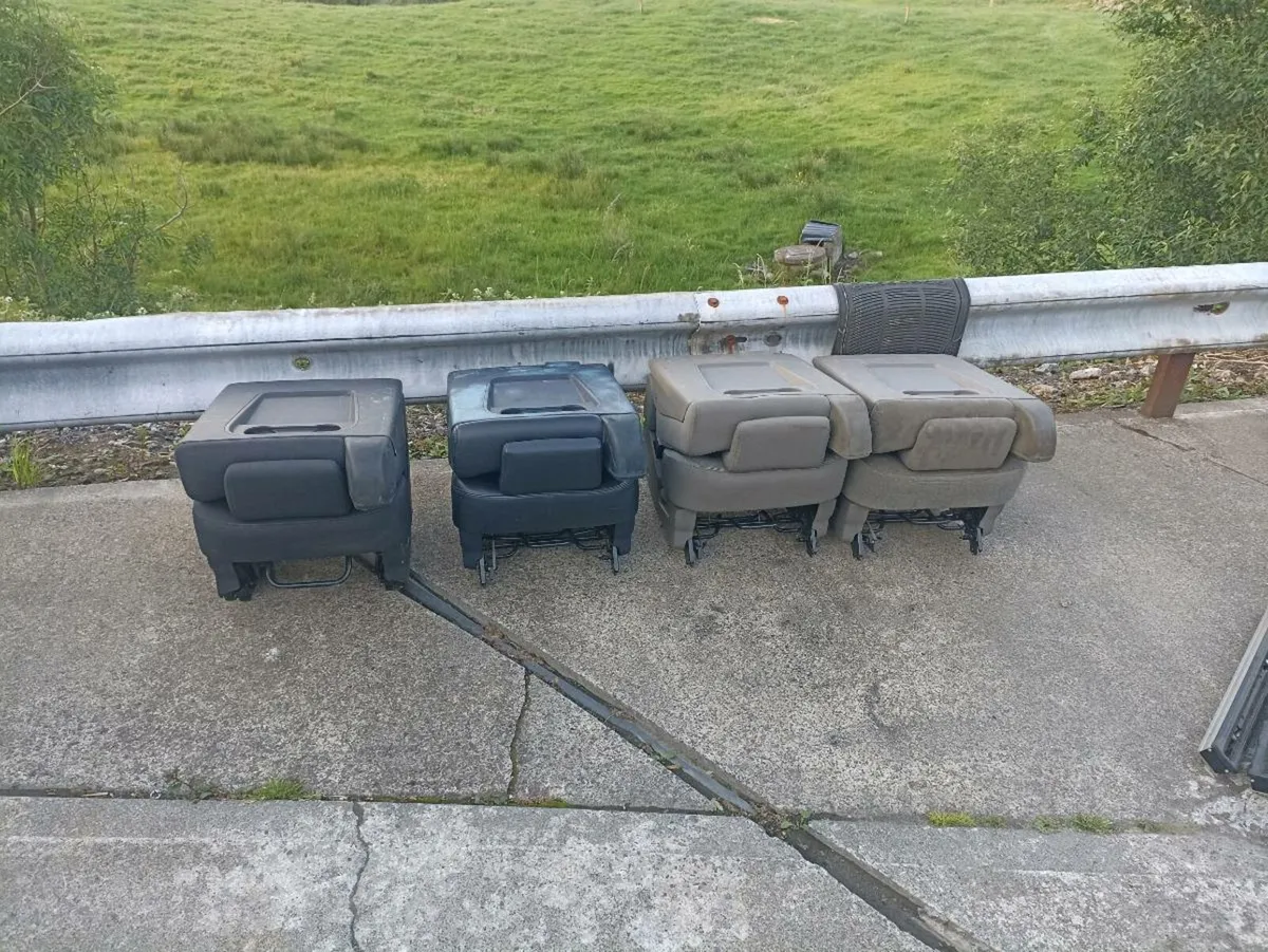 Swivel seats - Image 4
