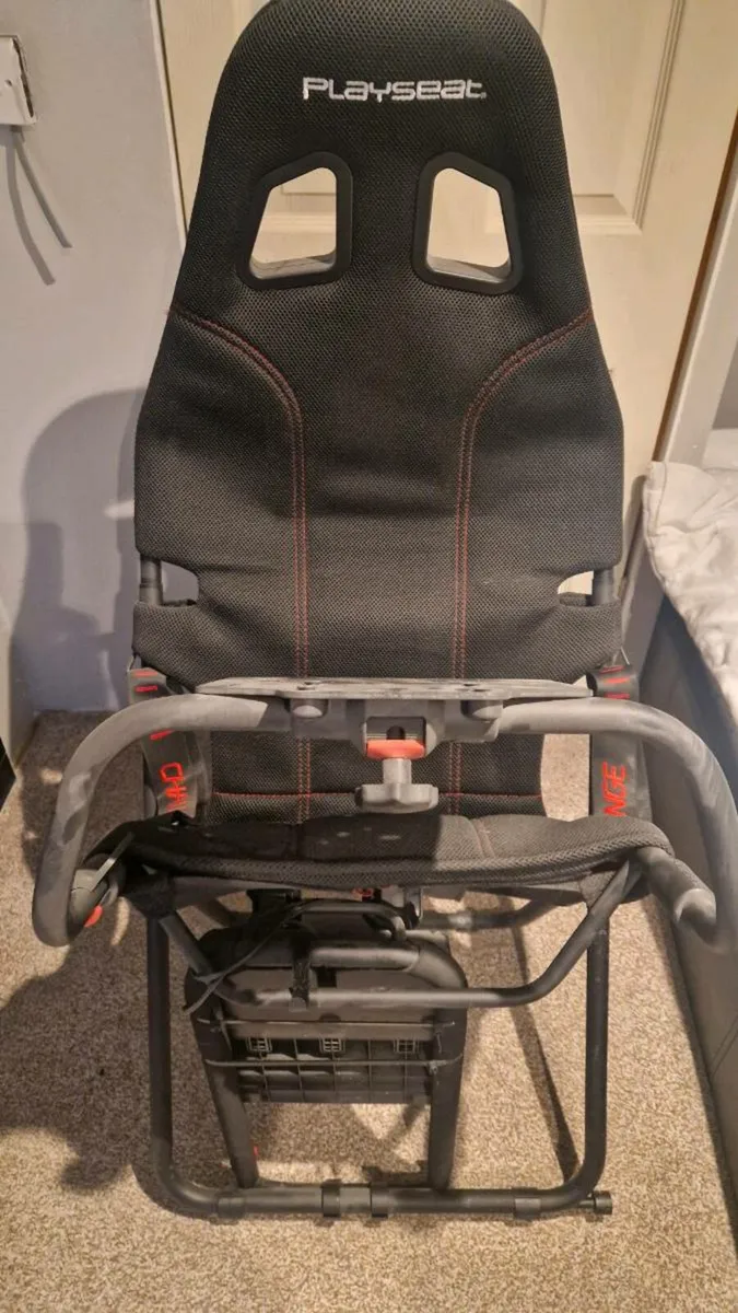 Playseat Challenge with Steering Wheel - Image 3