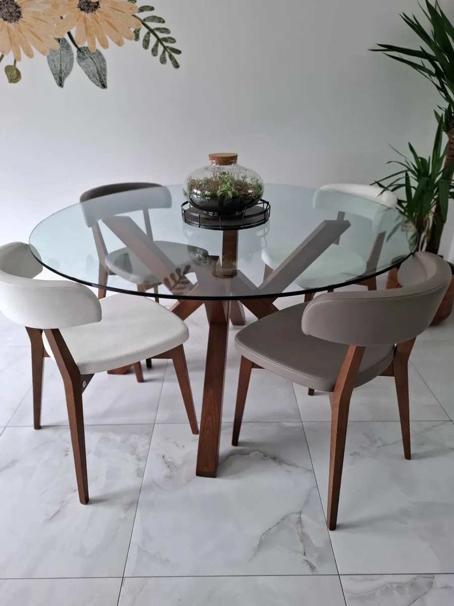 Dining table - Image 1