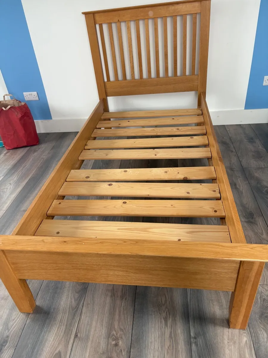 2 matching single Beds - Image 1
