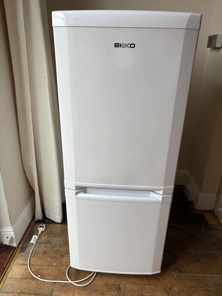 Beko white fridge freezer - Image 1