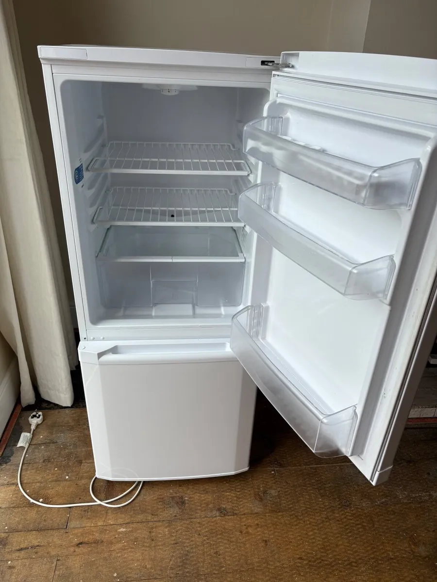 Beko white fridge freezer - Image 2