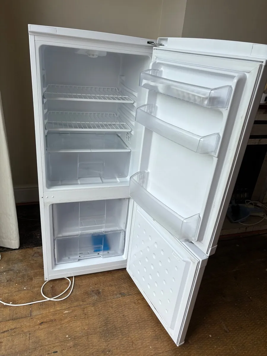 Beko white fridge freezer - Image 3