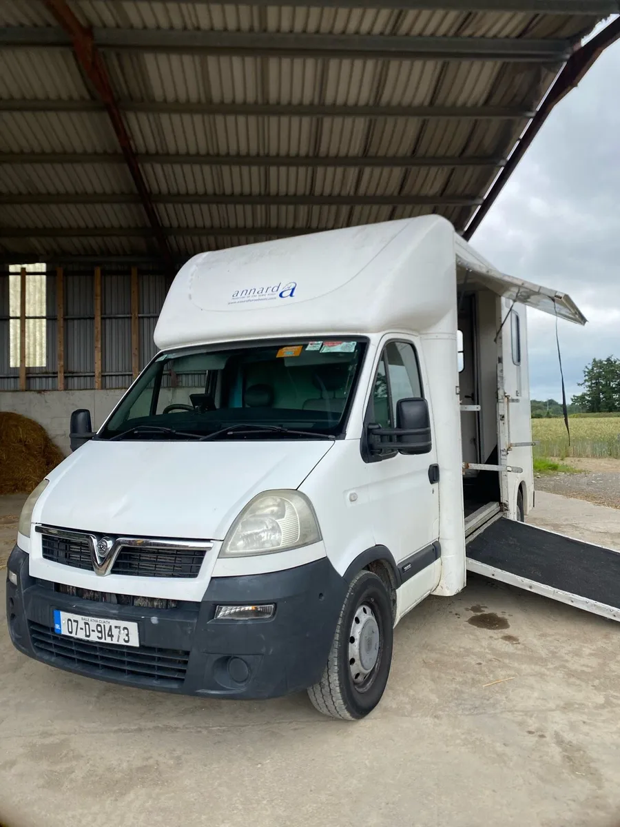 Horse lorry - Image 1