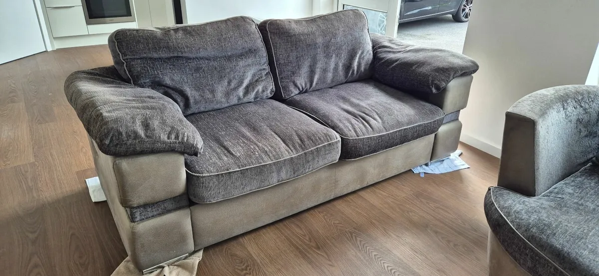 Couches - Image 2