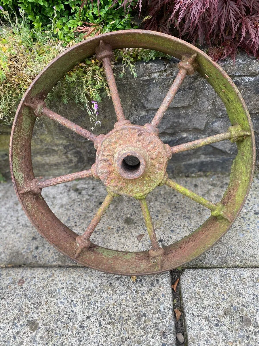 Wrought iron wagons wheels - Image 1