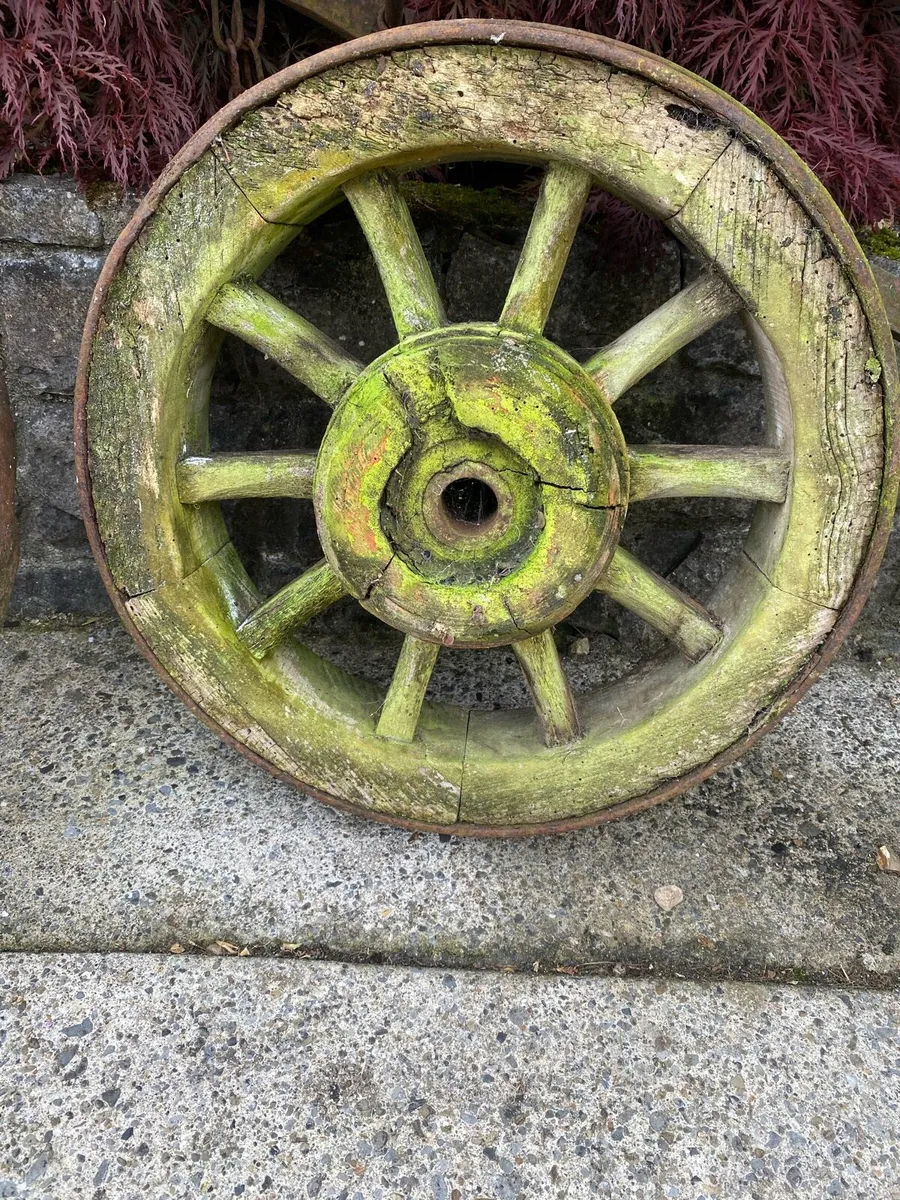 Wrought iron wagons wheels - Image 3