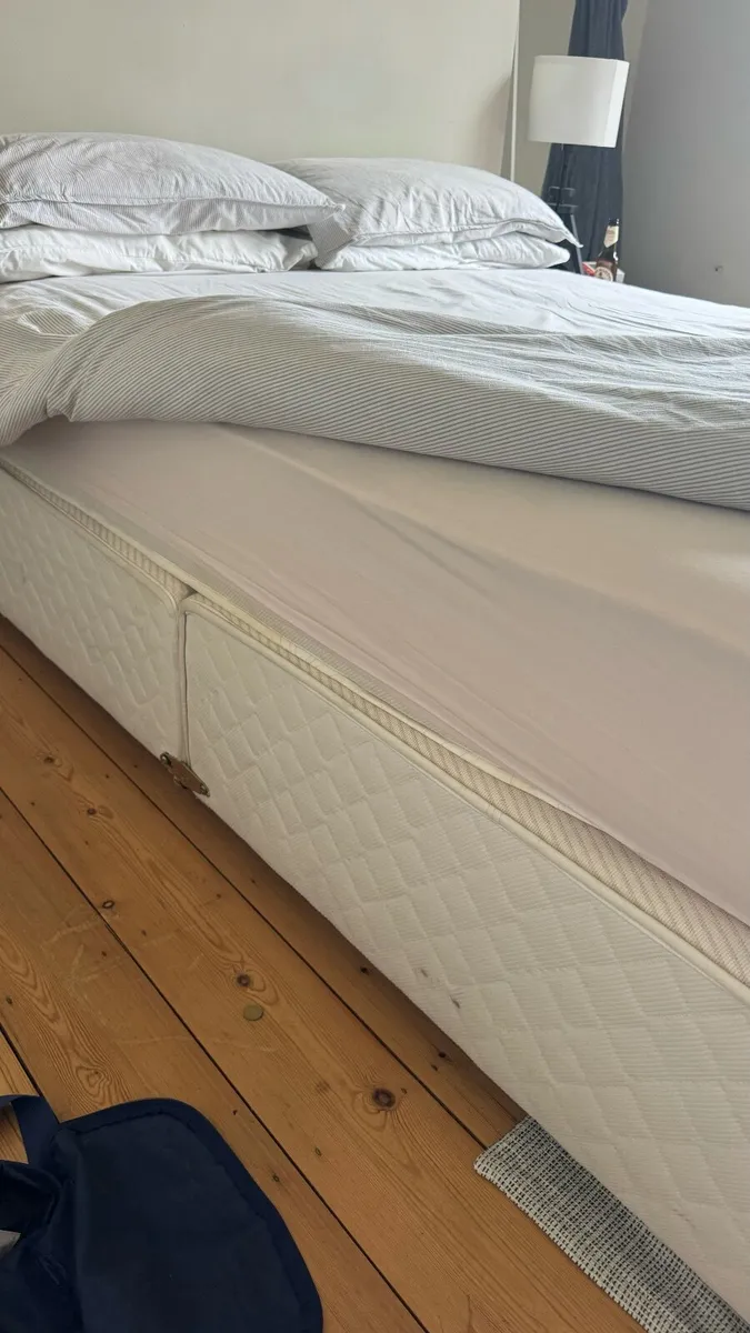 Double bed - Image 2
