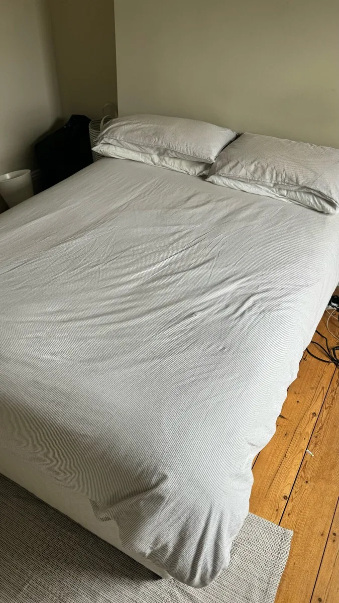 Double bed - Image 1
