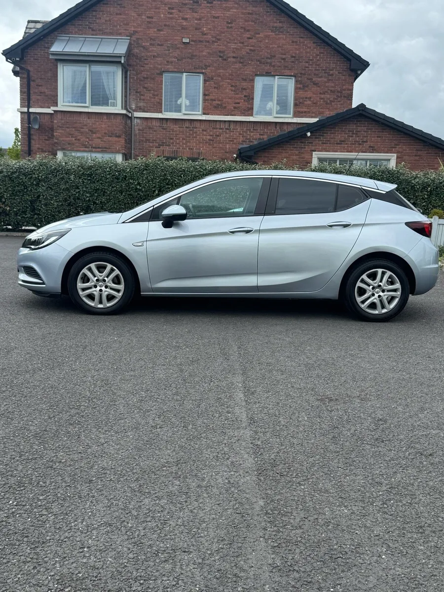 2017 Opel Astra 1.6 Diesel Automatic - Image 4