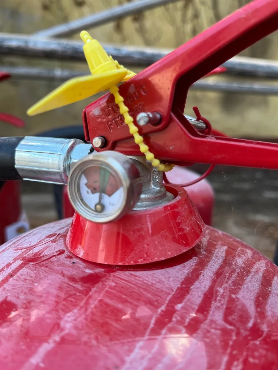 Fire extinguisher - Image 2