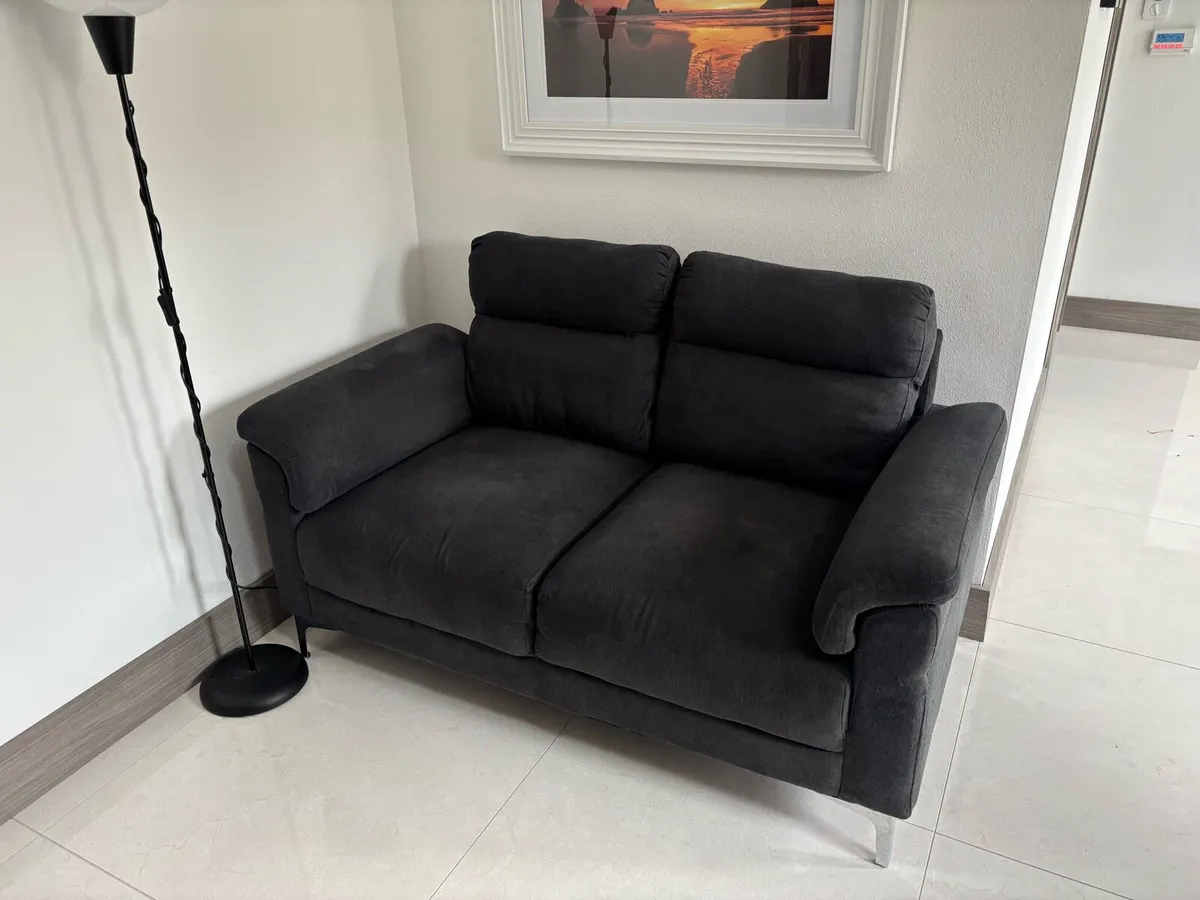 2 seater couch - Image 1