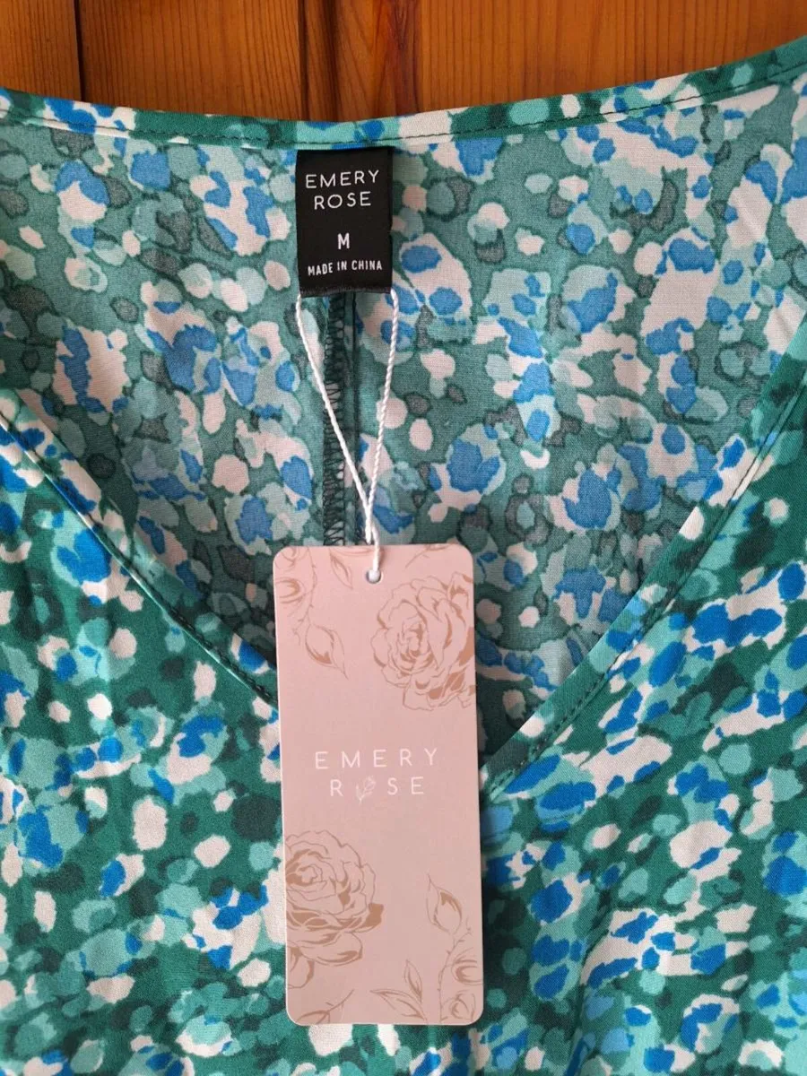 Lovely Emery Rose dress - Image 2