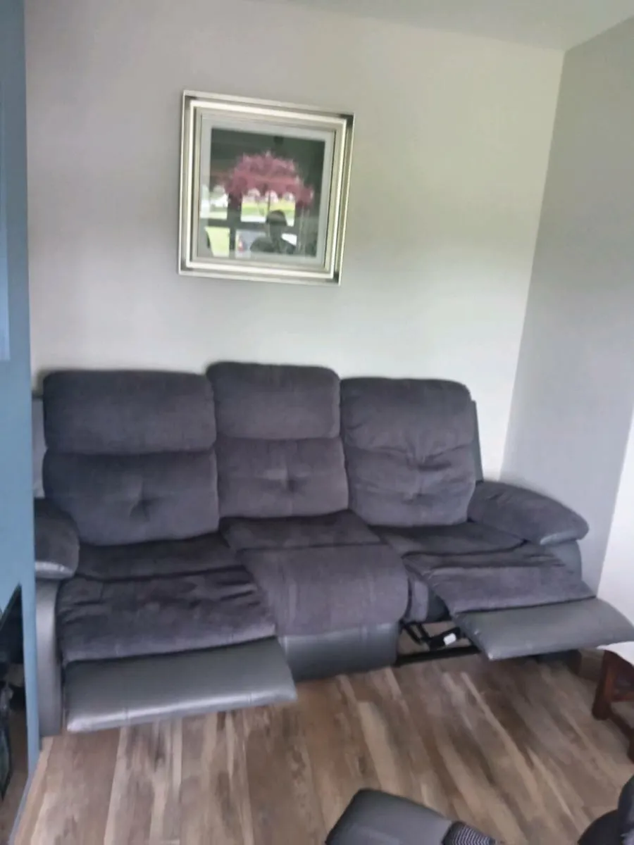 Couch - Image 2