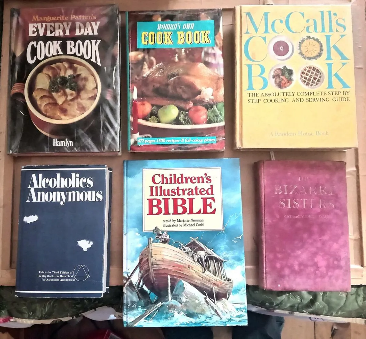 Various Vintage Books Three for €20 (5 photos) - Image 4