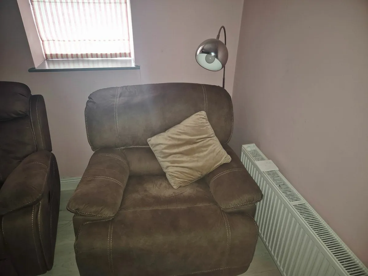 Beautiful Suite of furniture - Image 1