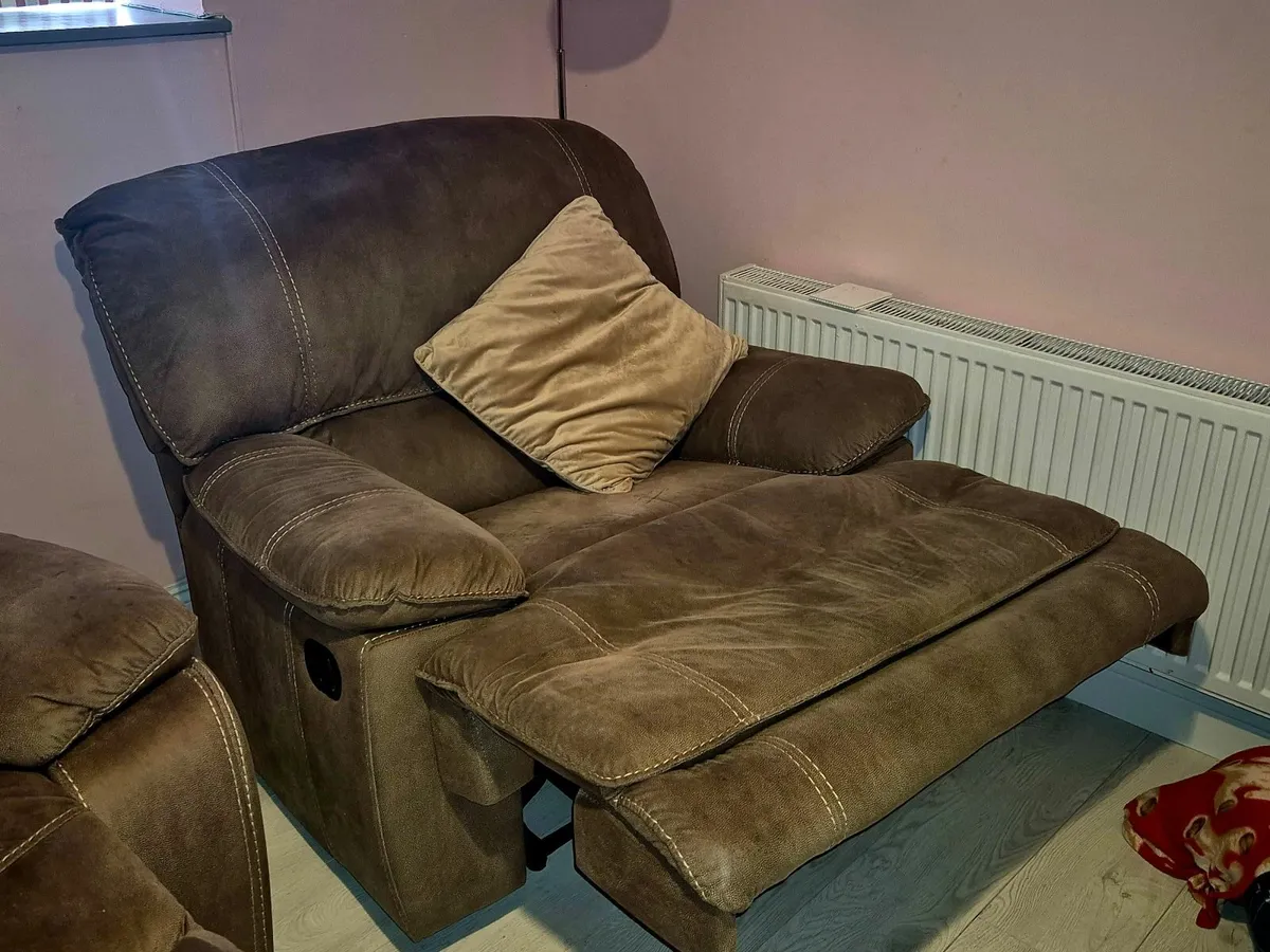 Beautiful Suite of furniture - Image 3