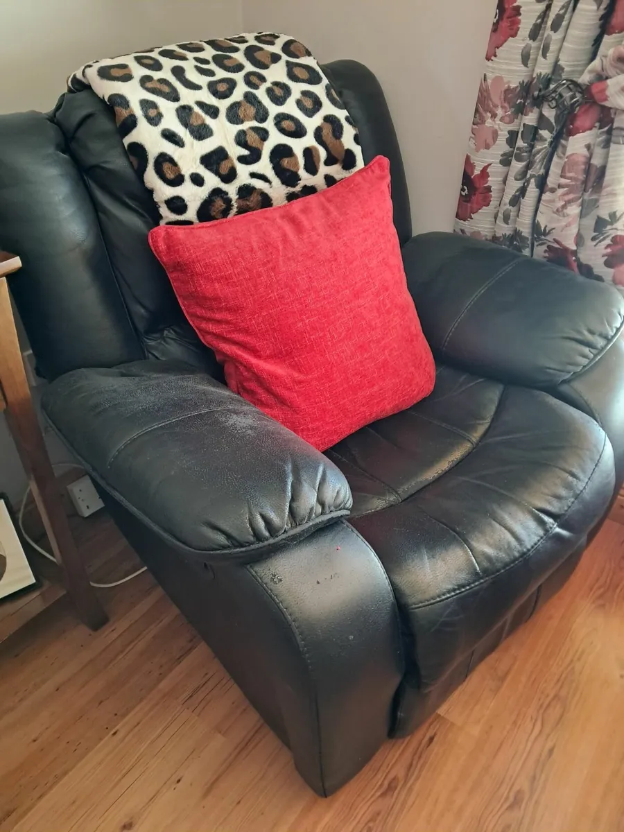 Corner Sofa and recliner - Image 2