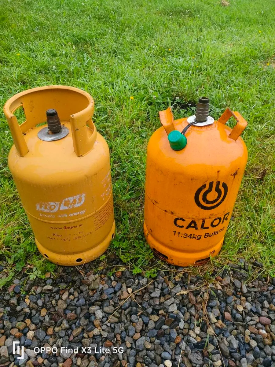 Gas bottles - Image 1