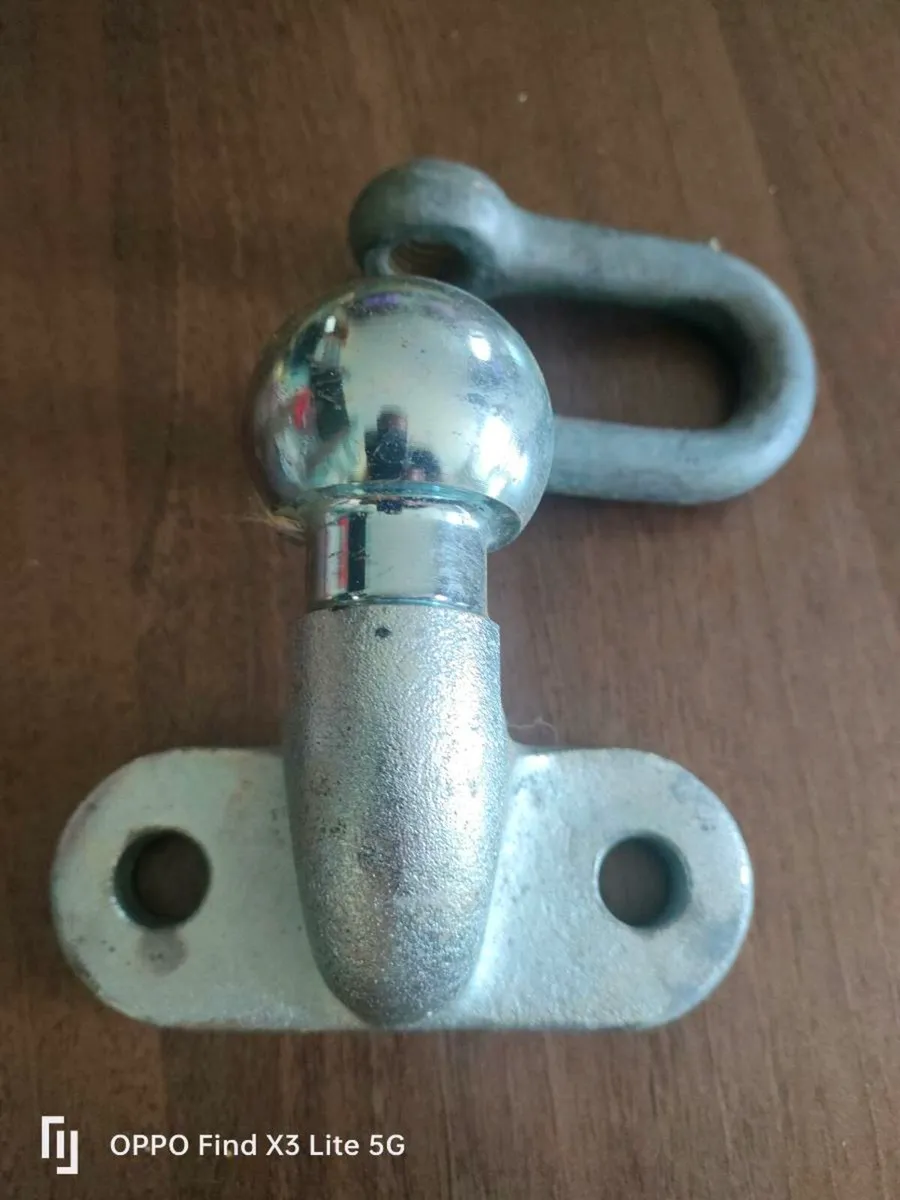 Tow hook - Image 1
