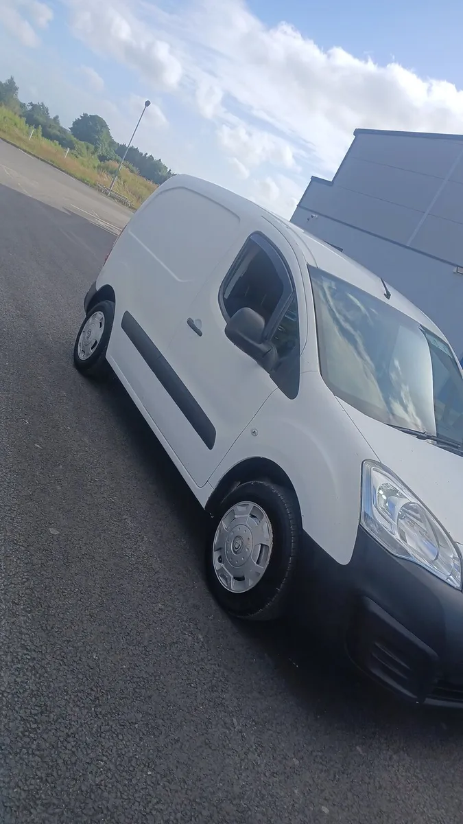 2017 Peugeot partner 1.6 diesel new doe 3 seats - Image 2