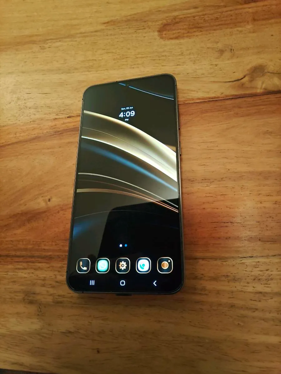 Samsung Galaxy S24 plus - Image 1