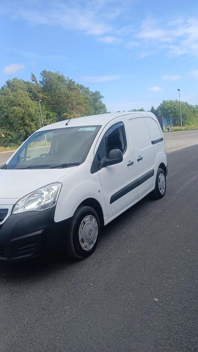 2017 Peugeot partner 1.6 diesel new doe 3 seats - Image 4