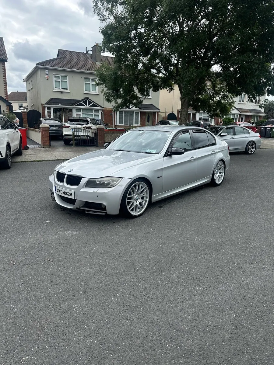 BMW 330d - Image 2