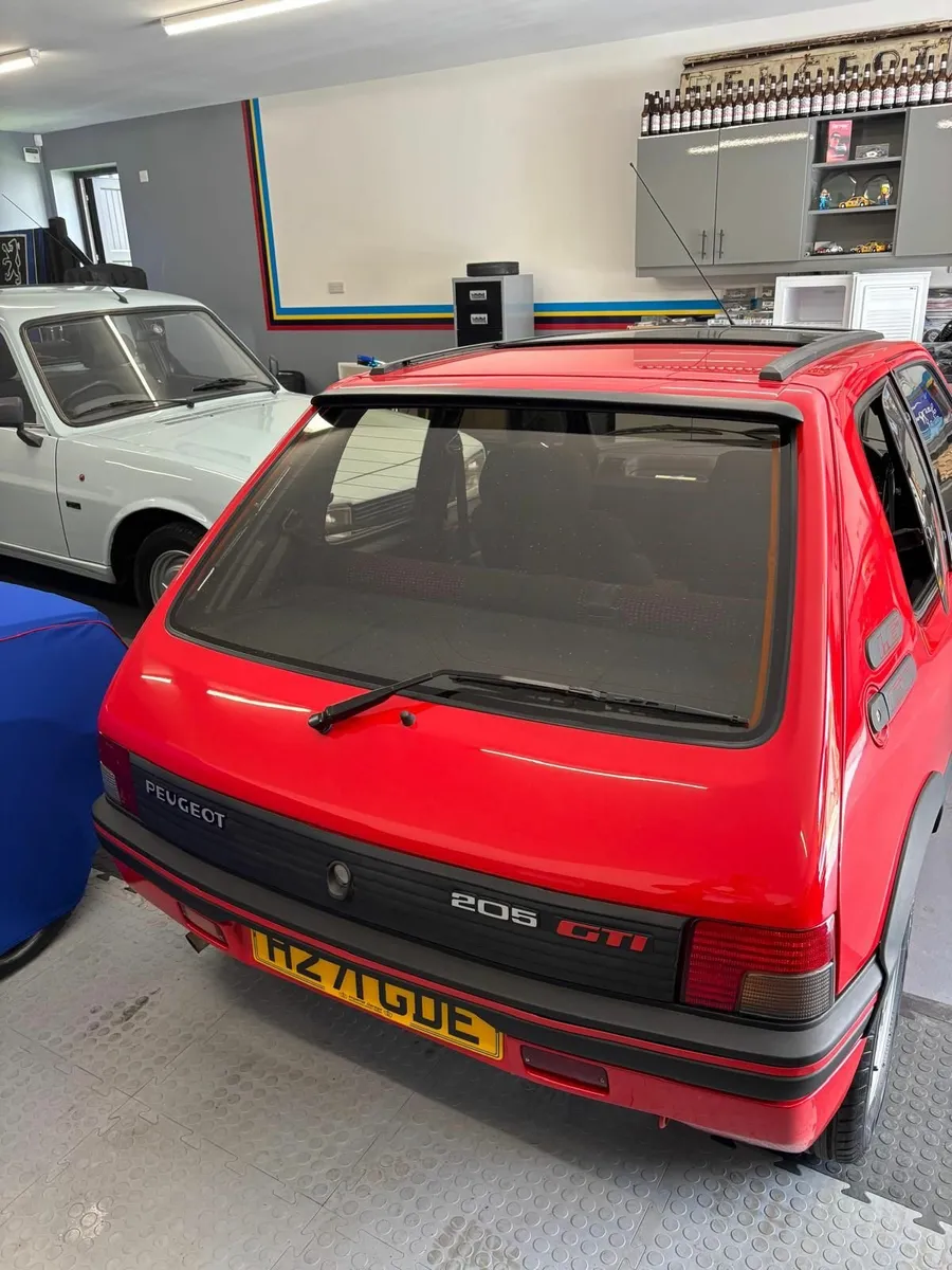 Peugeot 205 1991 - Image 1