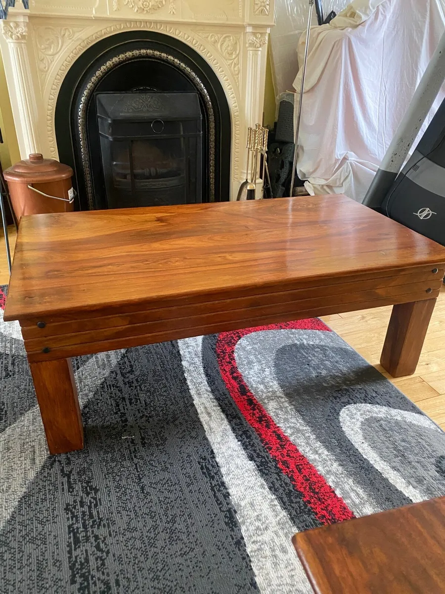 Coffee table and matching small table - Image 1