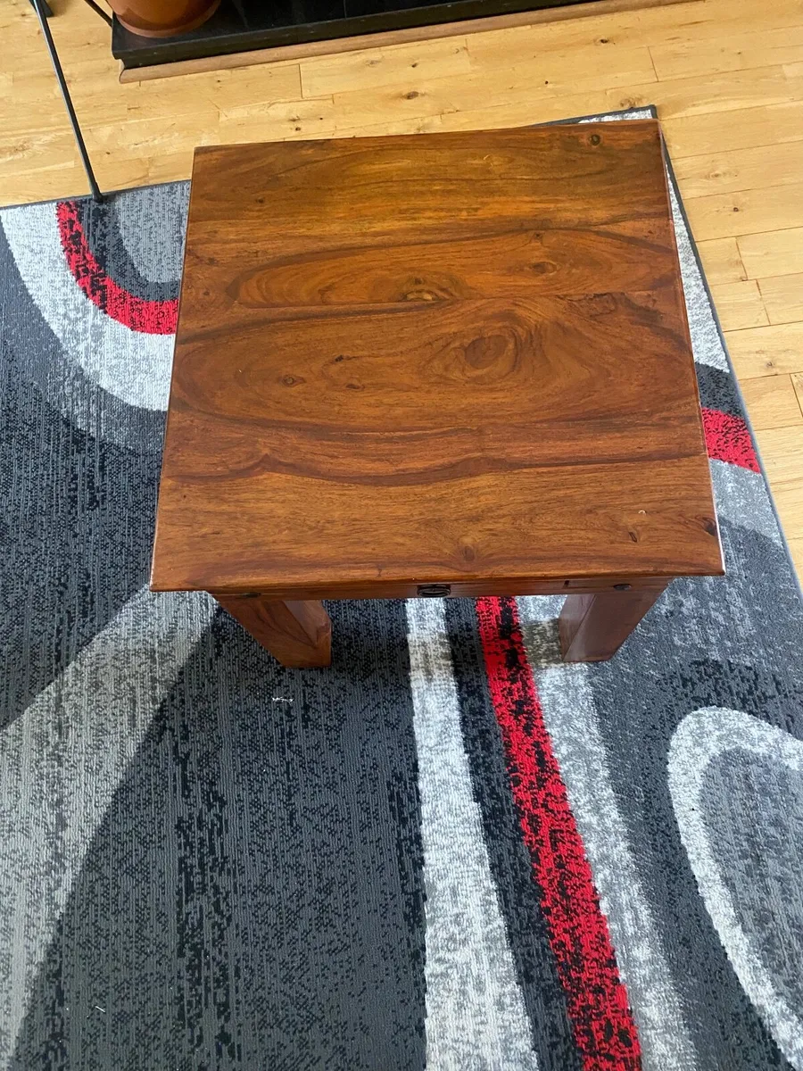 Coffee table and matching small table - Image 4