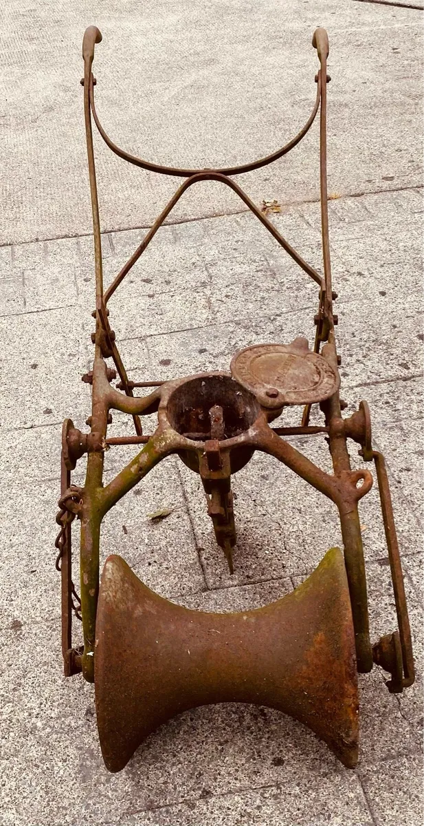 Turnip seeder - vintage agricultural machinery - Image 4