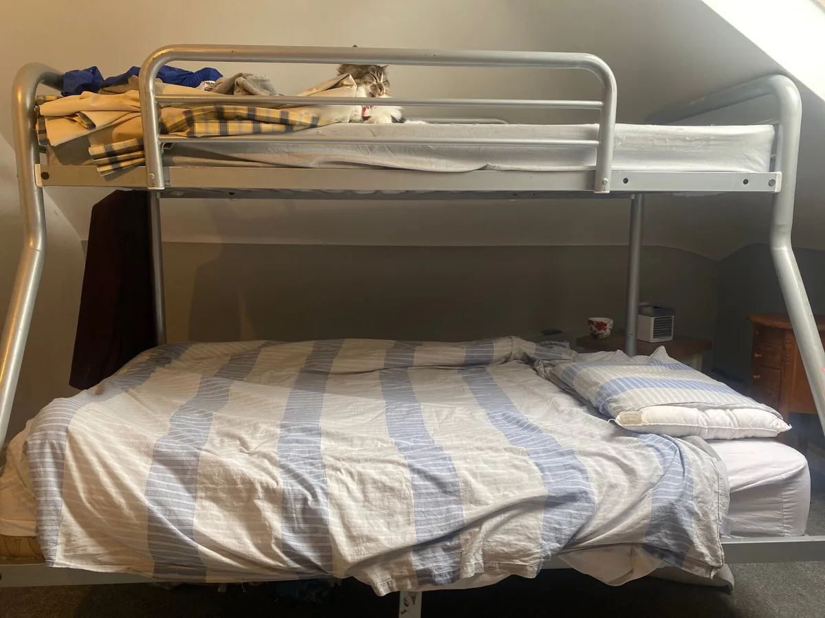 Bed - Image 1