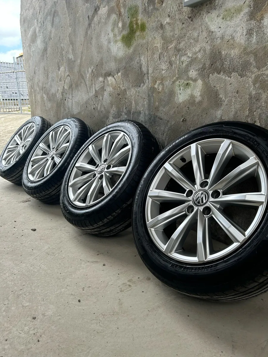 17” GENUINE VOLKSWAGEN PASSAT ALLOY WHEELS & TYRES - Image 1
