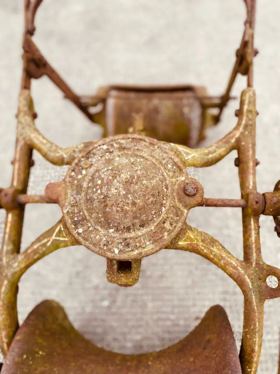Turnip seeder - vintage agricultural machinery - Image 2