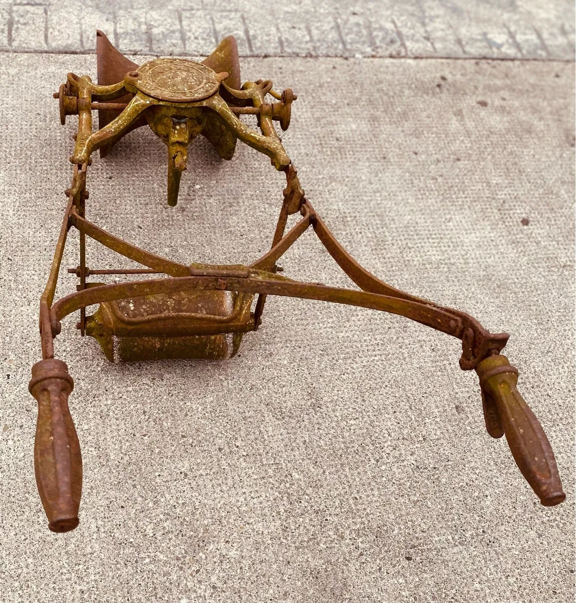 Turnip seeder - vintage agricultural machinery - Image 3