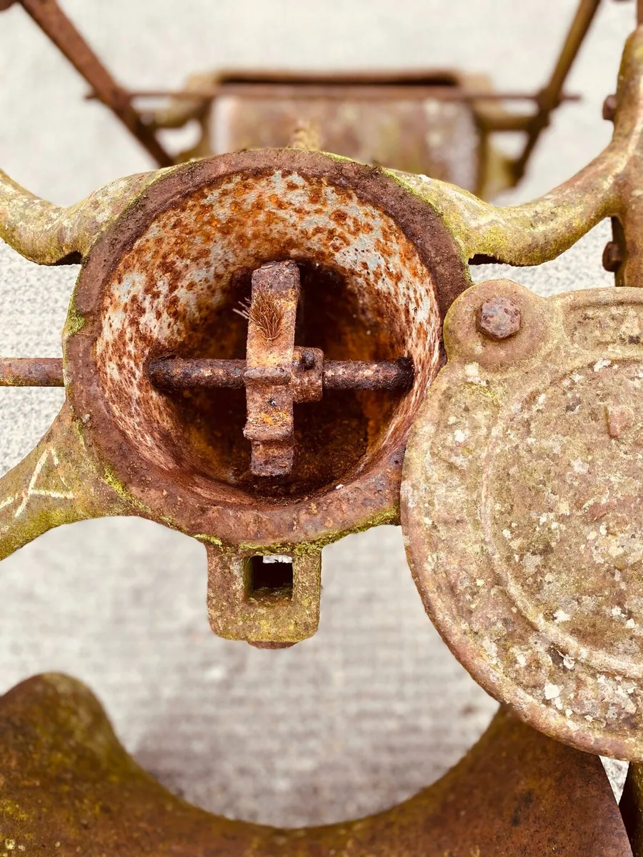 Turnip seeder - vintage agricultural machinery - Image 4