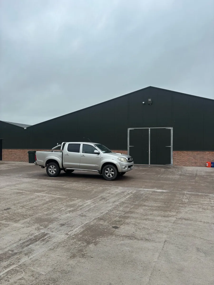 Toyota Hilux - Image 1