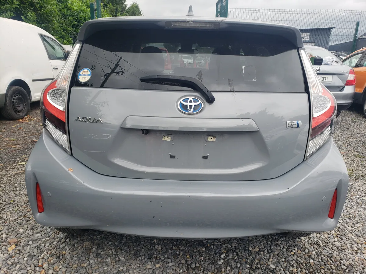 Toyota aqua 2021 - Image 4