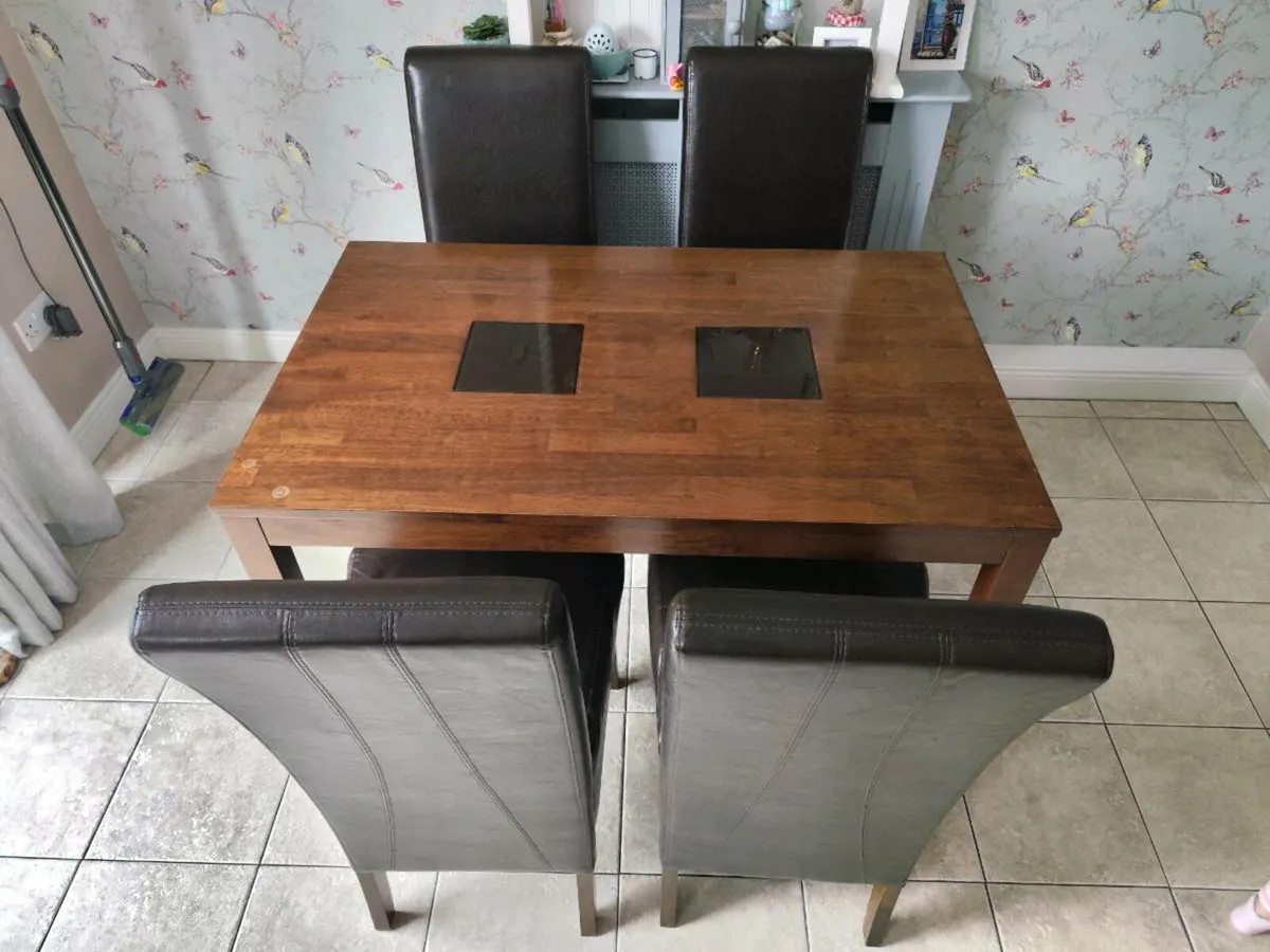 Dining table plus 4 chairs - Image 1
