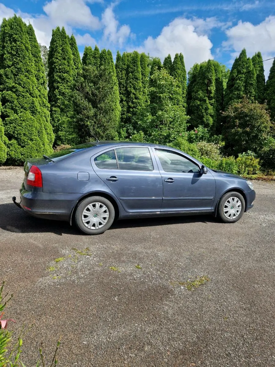 Car - Image 3