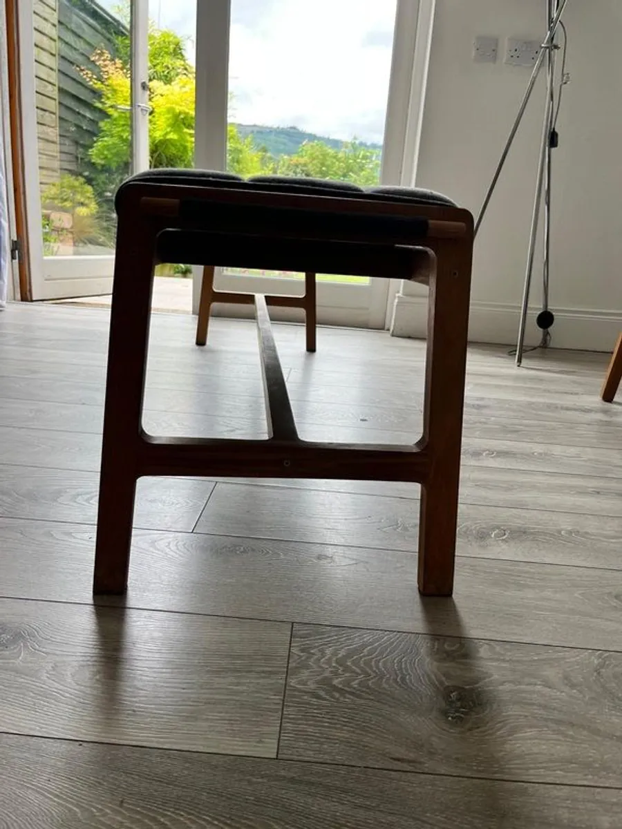 Oak bench with charcoal grey cushioning - Image 3