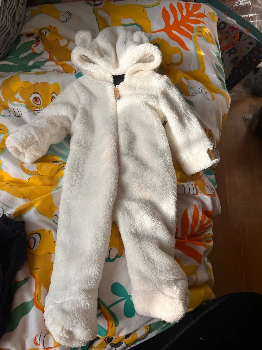 Baby cream pram suit - Image 4