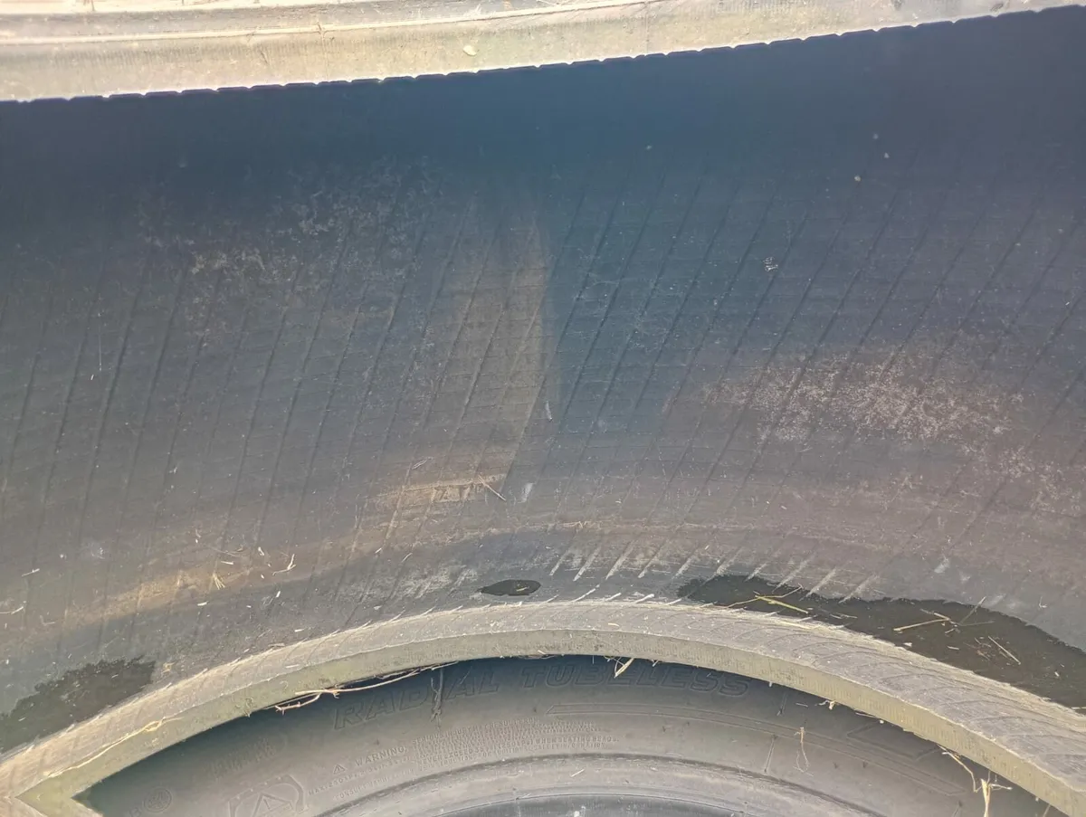 2 x Michelin agribib 600/70/ 28 60 % thread - Image 3
