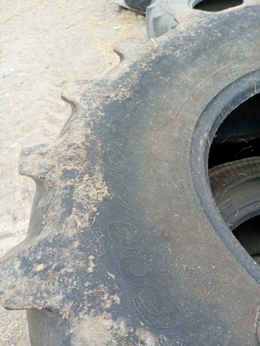 2 x Michelin agribib 600/70/ 28 60 % thread - Image 4