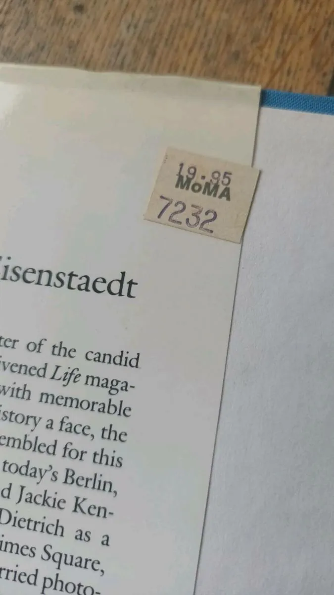 2 Eisenstadt photography hardbacks, D18 post 6e - Image 4